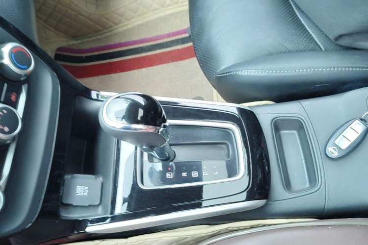 Used Nissan Sylphy 2016 1.6 XL CVT Deluxe Edition Gear Lever