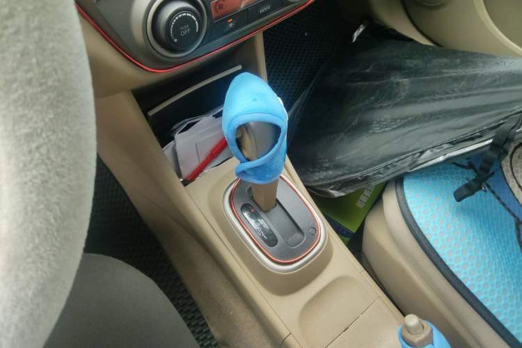 Used Nissan Sylphy 2016 Classic 1.6XE Automatic Comfort Edition Gear Lever