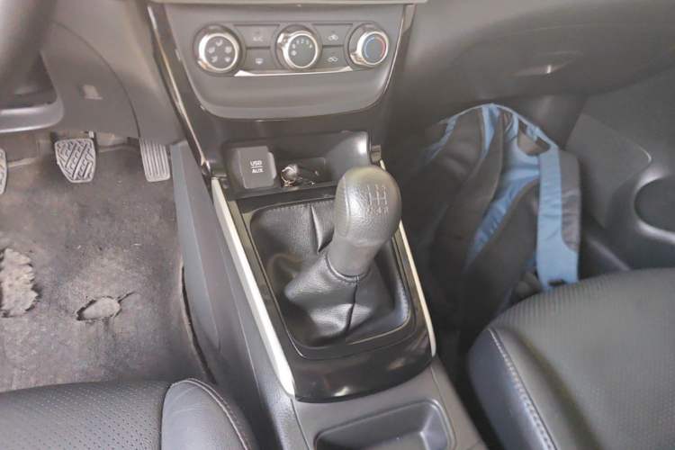 Used Nissan Sylphy 2016 1.6 XL Manual Luxury Edition Gear Lever