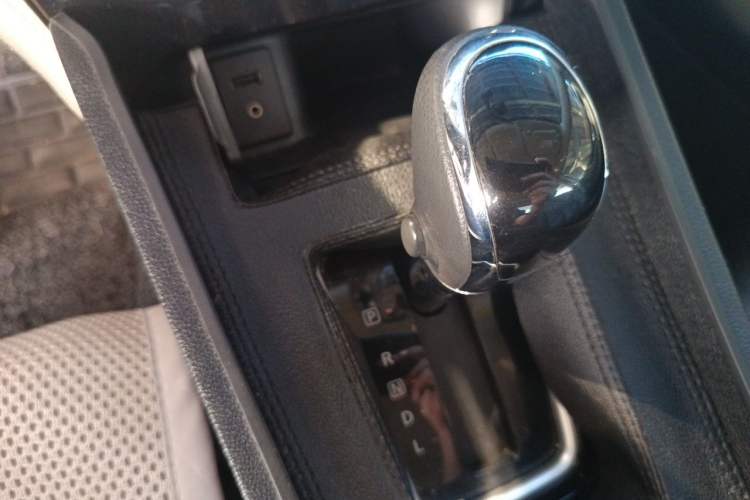 Used Nissan Sylphy 2016 1.6 XL CVT Deluxe Edition Gear Lever