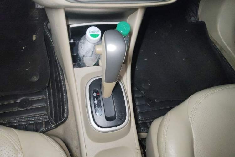 Used Nissan Sylphy 2016 Classic 1.6XE Automatic Leading Edition Gear Lever