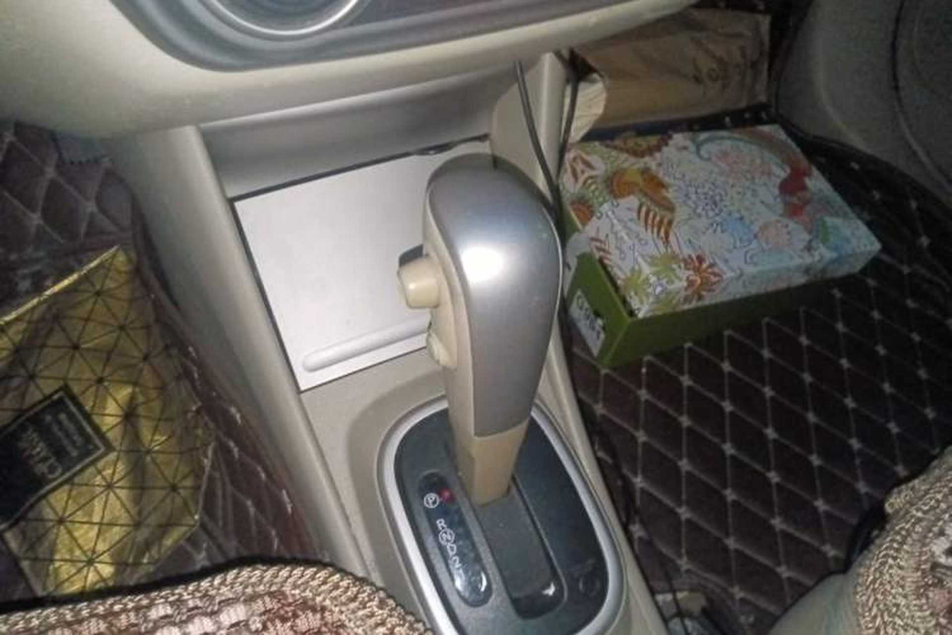 Used Nissan Sylphy 2016 Classic 1.6XE Automatic Comfort Edition Gear Lever