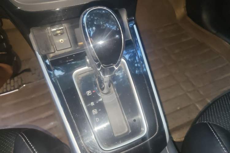 Used Nissan Sylphy 2016 1.6 XL CVT Luxury Edition Gear Lever