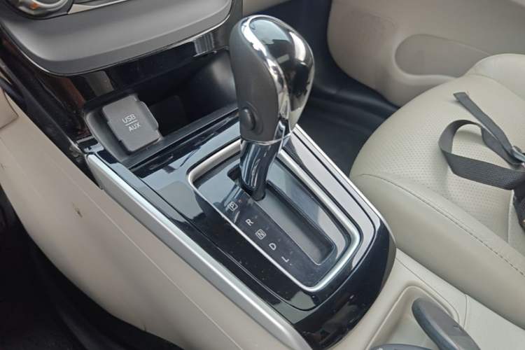 Used Nissan Sylphy 2016 1.6 XL CVT Deluxe Edition Gear Lever