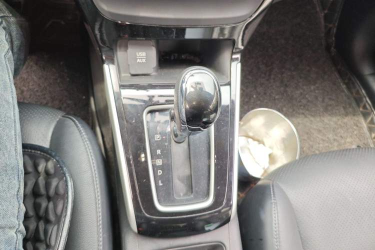 Used Nissan Sylphy 2016 1.6 XL CVT Deluxe Edition Gear Lever