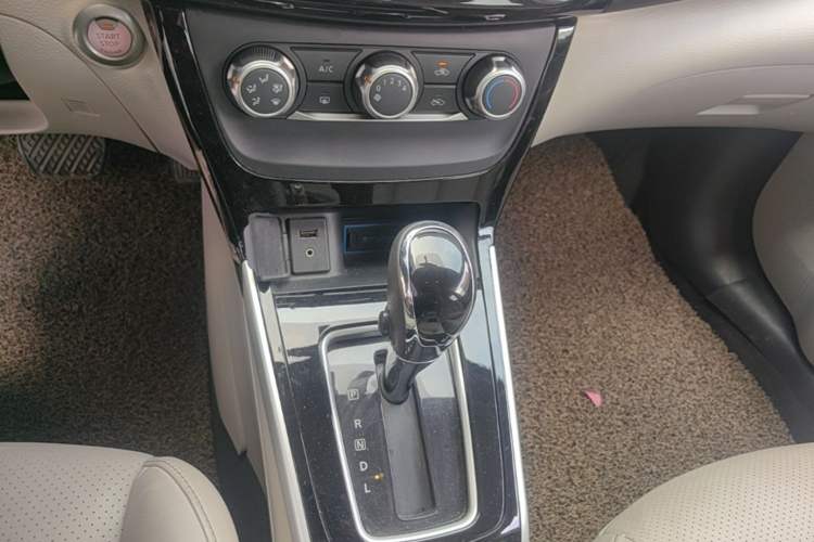 Used Nissan Sylphy 2016 1.6XV CVT Smart Enjoyment Version Gear Lever