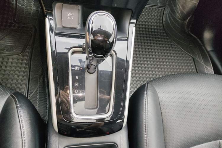 Used Nissan Sylphy 2016 1.6 XL CVT Deluxe Edition Gear Lever