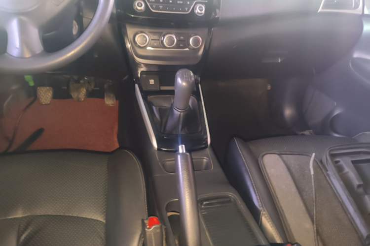 Used Nissan Sylphy 2016 1.6 XL Manual Luxury Edition Gear Lever