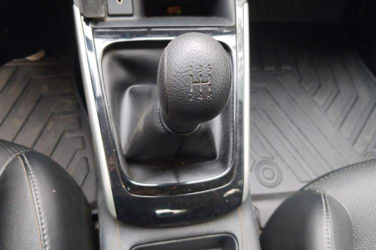 Used Nissan Sylphy 2016 1.6 XL Manual Luxury Edition Gear Lever