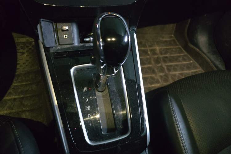Used Nissan Sylphy 2016 1.6 XL CVT Deluxe Edition Gear Lever