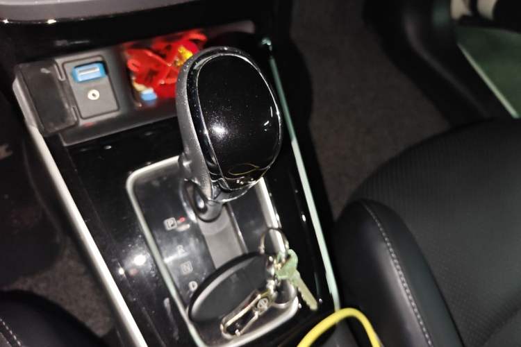 Used Nissan Sylphy 2016 1.6 XL CVT Deluxe Edition Gear Lever