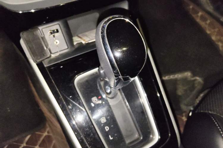 Used Nissan Sylphy 2016 1.6 XL CVT Luxury Edition Gear Lever