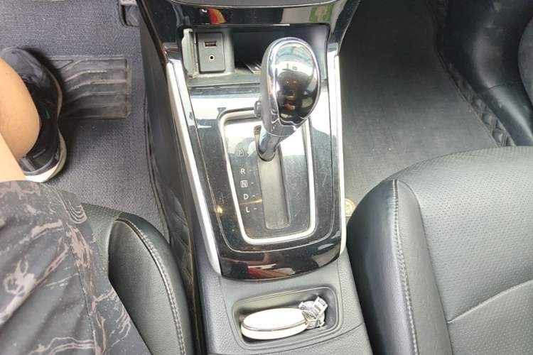 Used Nissan Sylphy 2016 1.6 XL CVT Deluxe Edition Gear Lever