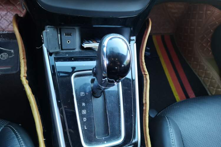 Used Nissan Sylphy 2016 1.6 XL CVT Deluxe Edition Gear Lever