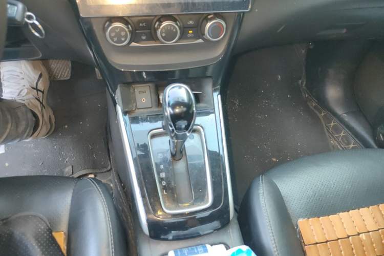 Used Nissan Sylphy 2016 1.6 XL CVT Luxury Edition Gear Lever