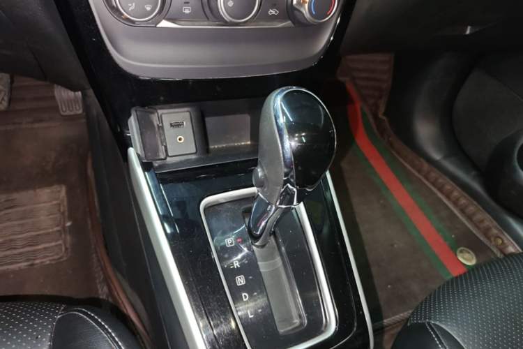 Used Nissan Sylphy 2016 1.6 XL CVT Luxury Edition Gear Lever