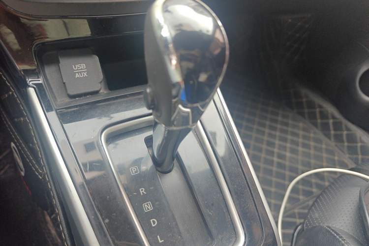Used Nissan Sylphy 2016 1.6 XL CVT Luxury Edition Gear Lever