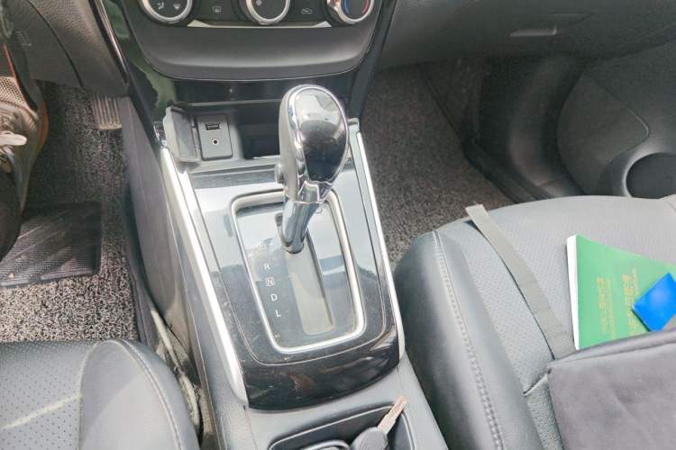 Used Nissan Sylphy 2016 1.6 XL CVT Luxury Edition Gear Lever