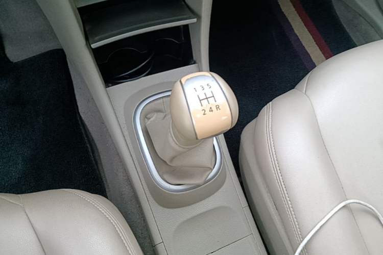 Used Nissan Sylphy 2016 Classic 1.6XE Manual Comfort Edition Gear Lever
