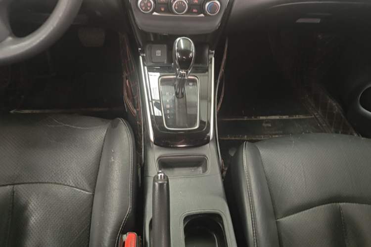 Used Nissan Sylphy 2016 1.6 XL CVT Luxury Edition Gear Lever