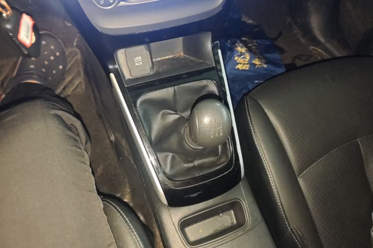 Used Nissan Sylphy 2016 1.6 XL Manual Luxury Edition Gear Lever