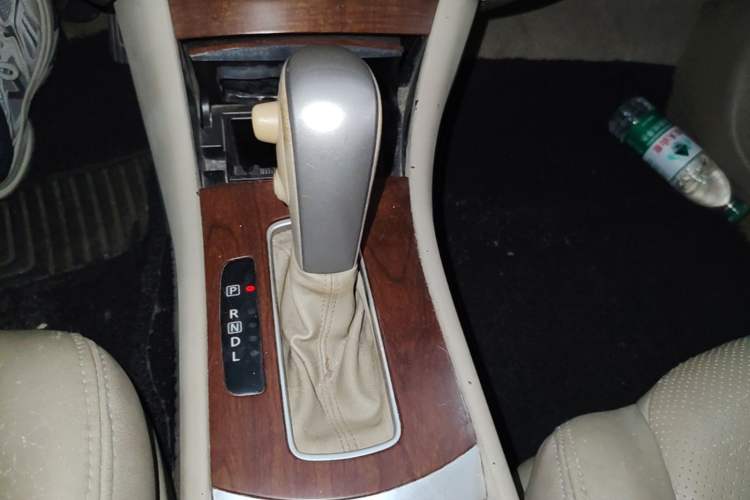 Used Nissan Sylphy 2016 Classic 1.6XE Automatic Comfort Edition Gear Lever