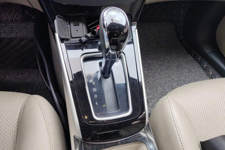 Used Nissan Sylphy 2016 1.6 XL CVT Luxury Edition Gear Lever