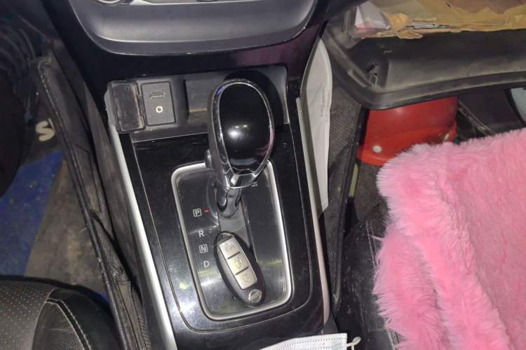 Used Nissan Sylphy 2016 1.6 XL CVT Deluxe Edition Gear Lever