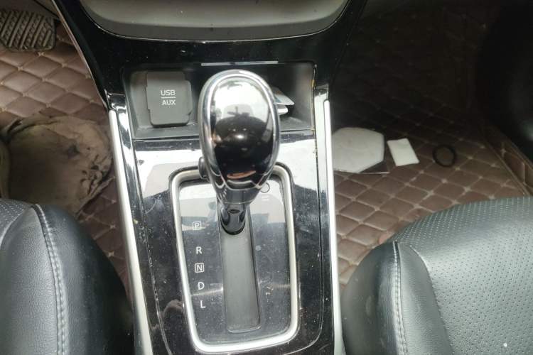 Used Nissan Sylphy 2016 1.6 XL CVT Luxury Edition Gear Lever
