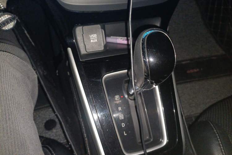 Used Nissan Sylphy 2016 1.6 XL CVT Luxury Edition Gear Lever