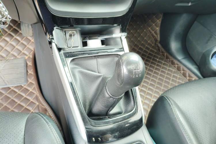 Used Nissan Sylphy 2016 1.6 XL Manual Luxury Edition Gear Lever