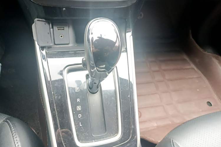 Used Nissan Sylphy 2016 1.6 XL CVT Luxury Edition Gear Lever