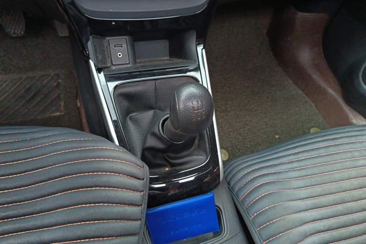 Used Nissan Sylphy 2016 1.6 XL Manual Luxury Edition Gear Lever
