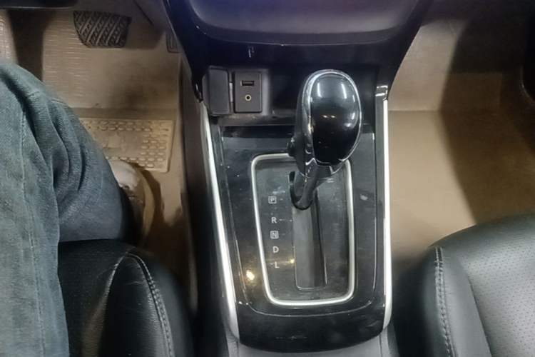 Used Nissan Sylphy 2016 1.6 XL CVT Luxury Edition Gear Lever