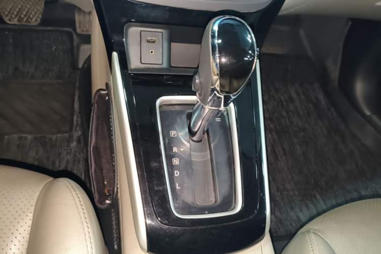Used Nissan Sylphy 2016 1.6 XL CVT Luxury Edition Gear Lever
