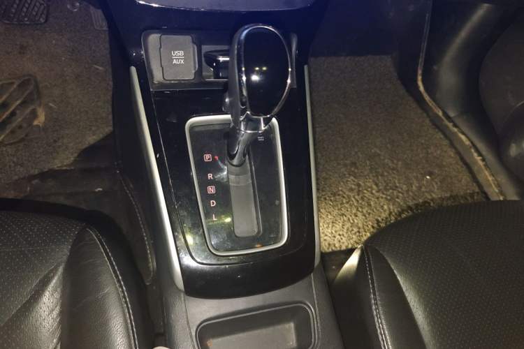Used Nissan Sylphy 2016 1.6 XL CVT Luxury Edition Gear Lever