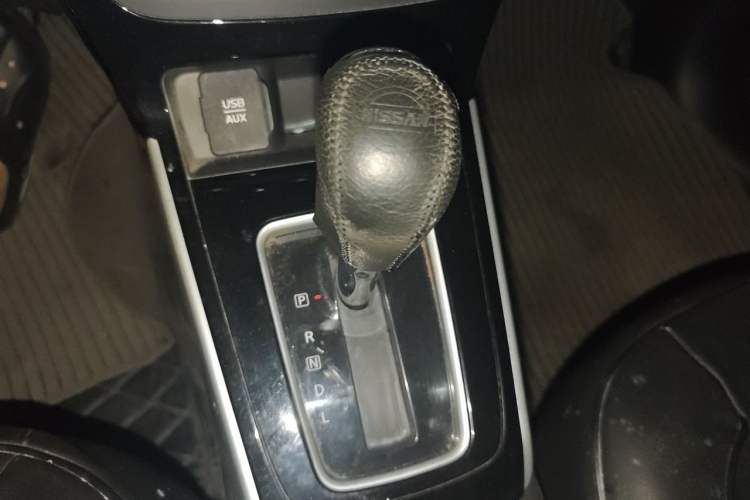 Used Nissan Sylphy 2016 1.6 XL CVT Luxury Edition Gear Lever