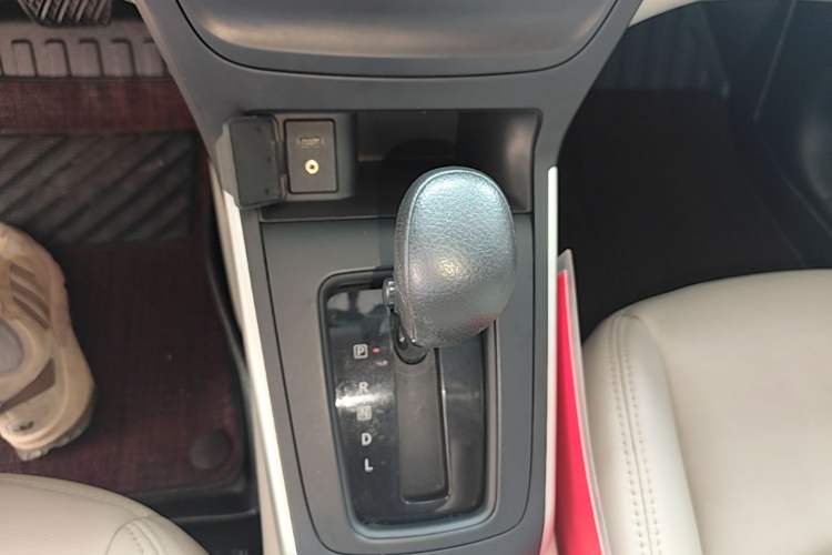 Used Nissan Sylphy 2016 1.6XE CVT Comfort Edition Gear Lever