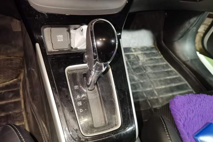 Used Nissan Sylphy 2016 1.6 XL CVT Deluxe Edition Gear Lever
