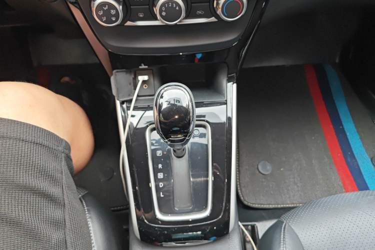 Used Nissan Sylphy 2016 1.6 XL CVT Deluxe Edition Gear Lever