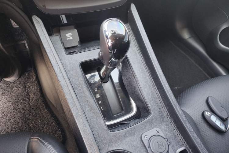 Used Nissan Sylphy 2016 1.6 XL CVT Deluxe Edition Gear Lever