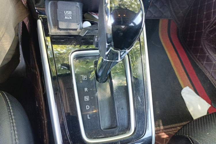 Used Nissan Sylphy 2016 1.6XE CVT Comfort Edition Gear Lever
