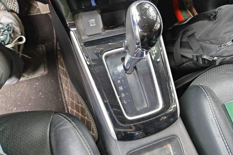 Used Nissan Sylphy 2016 1.6 XL CVT Luxury Edition Gear Lever