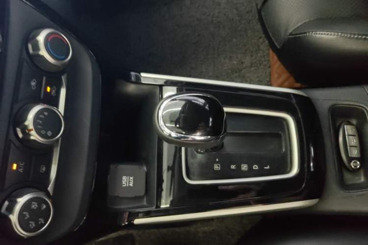 Used Nissan Sylphy 2016 1.6XV CVT Smart Enjoyment Version Gear Lever
