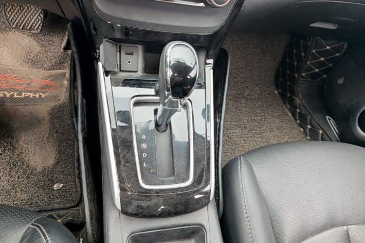 Used Nissan Sylphy 2016 1.6 XL CVT Luxury Edition Gear Lever