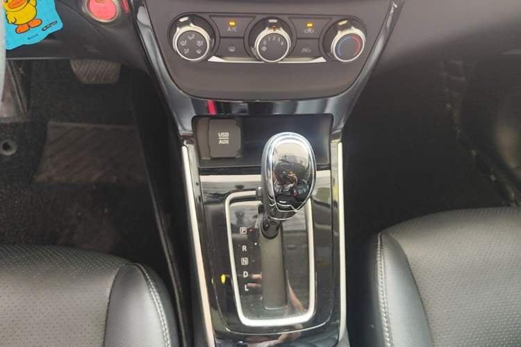 Used Nissan Sylphy 2016 1.6XV CVT Smart Enjoyment Version Gear Lever
