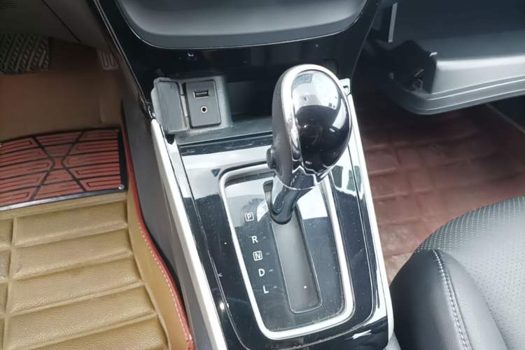 Used Nissan Sylphy 2016 1.6 XL CVT Luxury Edition Gear Lever