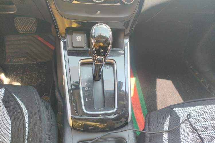 Used Nissan Sylphy 2016 1.6 XL CVT Luxury Edition Gear Lever