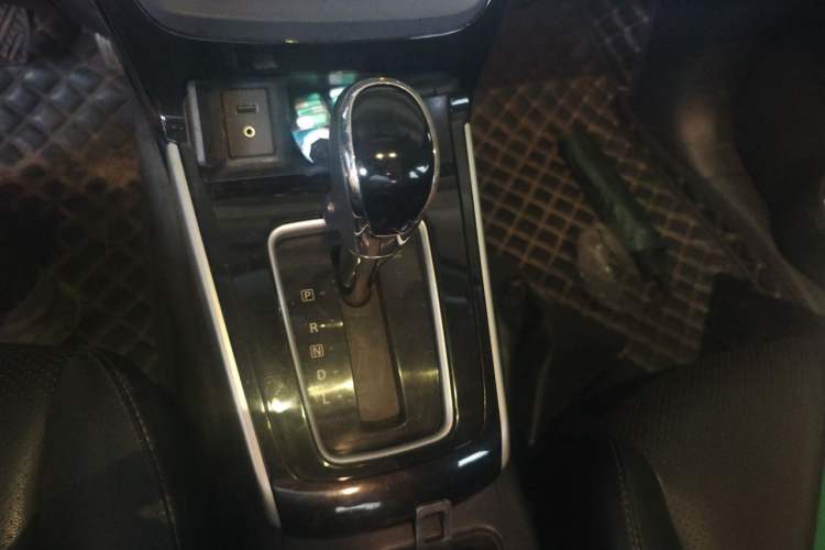 Used Nissan Sylphy 2016 1.6 XL CVT Luxury Edition Gear Lever