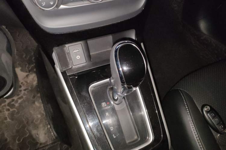 Used Nissan Sylphy 2016 1.6 XL CVT Deluxe Edition Gear Lever